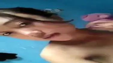Cewek Cantik Live Show Pamer Memek Becek Hot poster