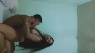Cewek Cantik Pasrah Main Lewat Belakang Kasur poster
