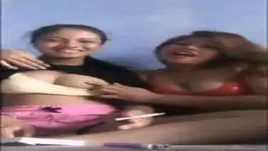 Siaran Privat Dua Wanita Di Kamar poster