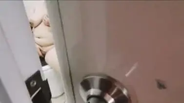 Tante Rhini Cantik Pasrah Digenjot Brondong Kasur poster