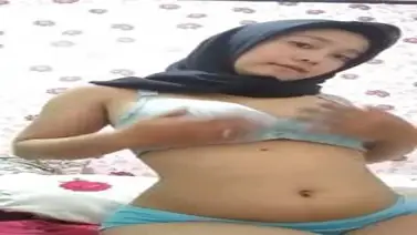 Ukhti Hijab Cantik Sange Pasrah Digenjot Kasur poster
