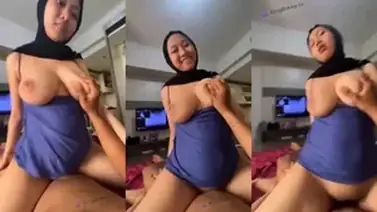 Ukhti Hijab Tobrut Cantik Pasrah Digenjot Kasur poster